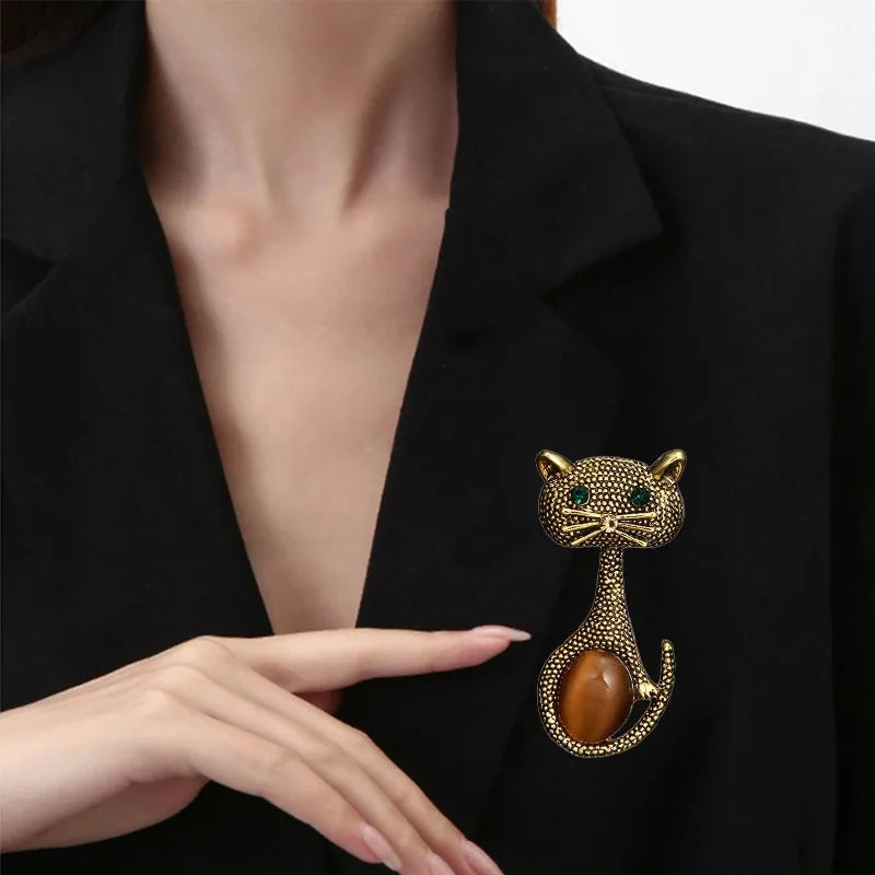 Retro Green Eyes Cat Brooch Universal Animal Alloy Badge Fashionable and Versatile Clothes Bag Accessories Brooch